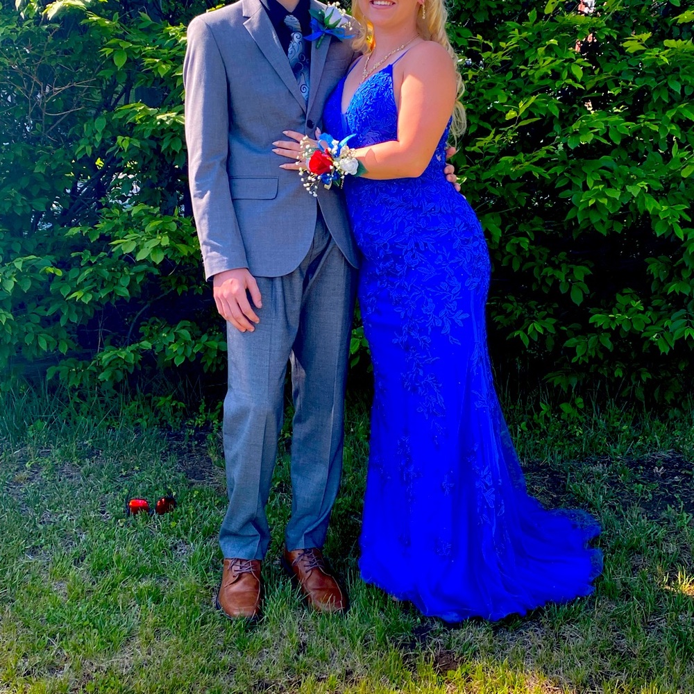 Faviana prom dress size 4 Paid 500$+ asking 350 obo the prettiest dress at prom.